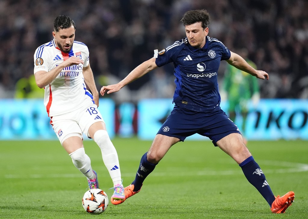 Rayan Cherki, hiện tượng trẻ của Lyon, được Man City và nhiều đội Premier League quan tâm