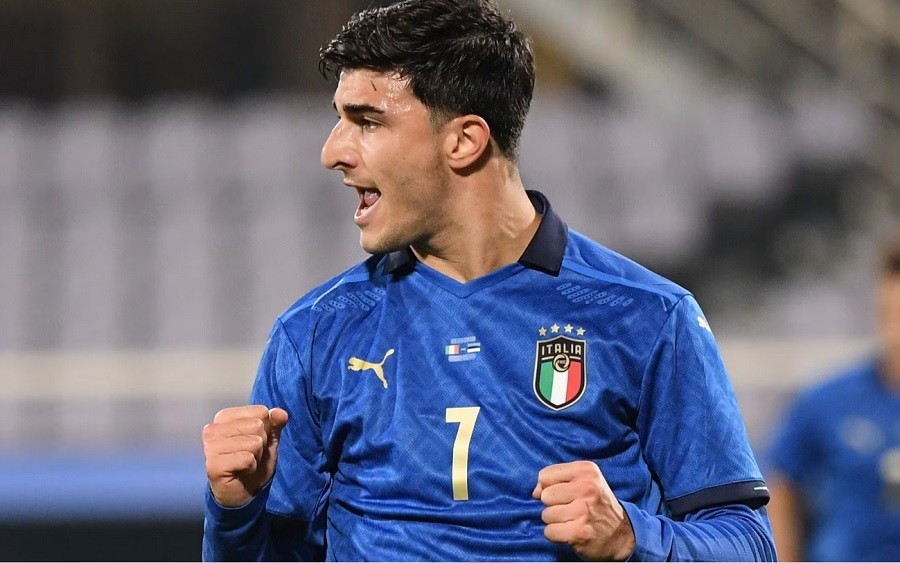 Riccardo Orsolini trở lại đội tuyển Italia sau 1 năm vắng bóng, hứa hẹn mang đến sự tươi mới cho hàng công Azzurri.